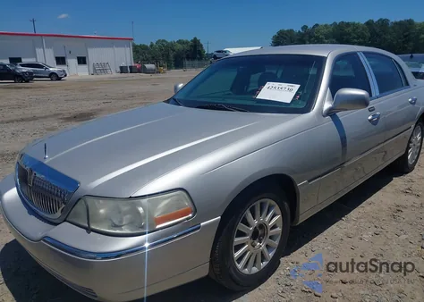 2004 Lincoln Town Car Ultimate из США, поврежденный, VIN 1LNHM83W14Y688714